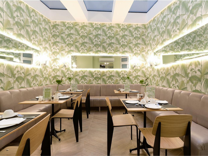 Food & Drinks 5, Staunton Hotel, London