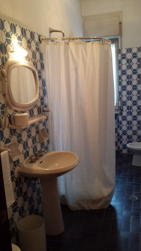 Bathroom 5, Hotel Sole, Salerno