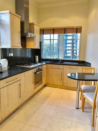 Others 5, Buckingham Palace View Apartment, London