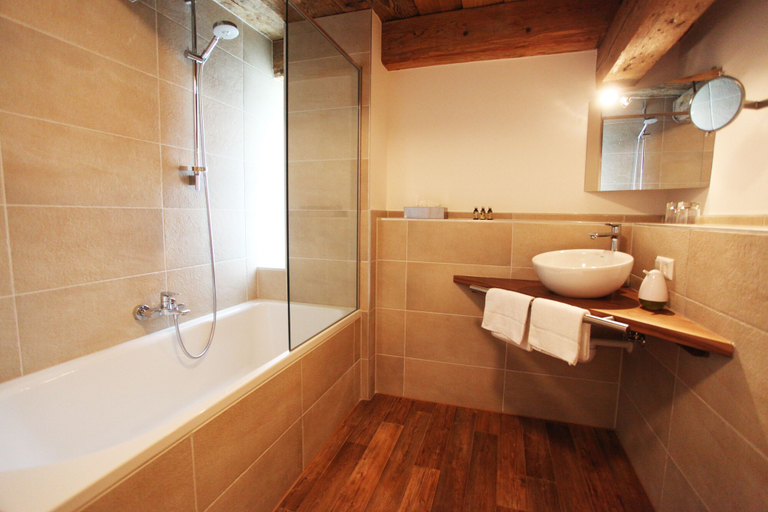 Bathroom 5, Hotel Gaststätte Rainhof Scheune, Breisgau-Hochschwarzwald