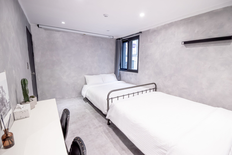 Bedroom 4, Hotel Elephant, Busanjin