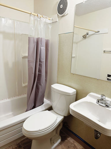 Bathroom 3, Uptown Motel, Division No. 1