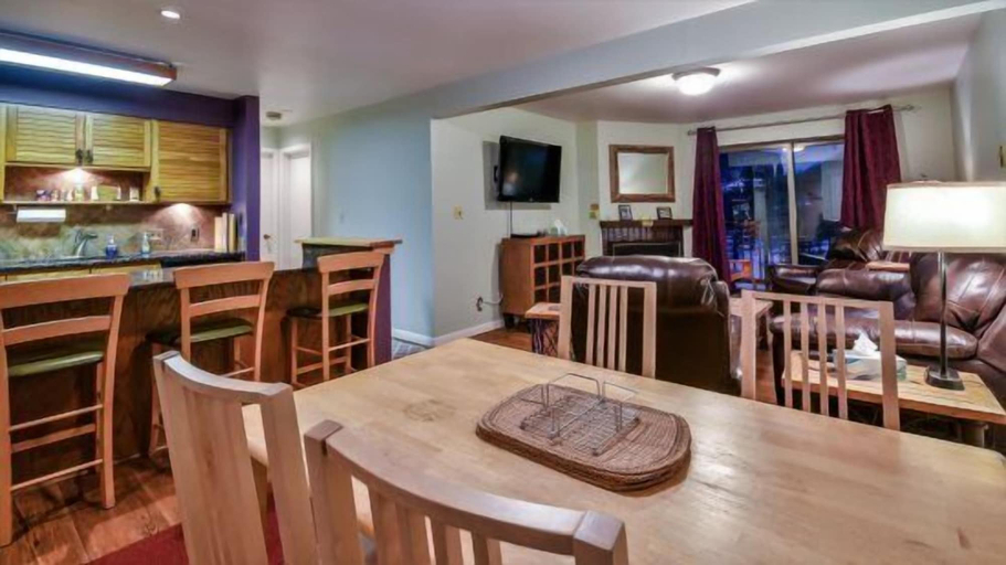 Food & Drinks, Timber Run 413, Routt