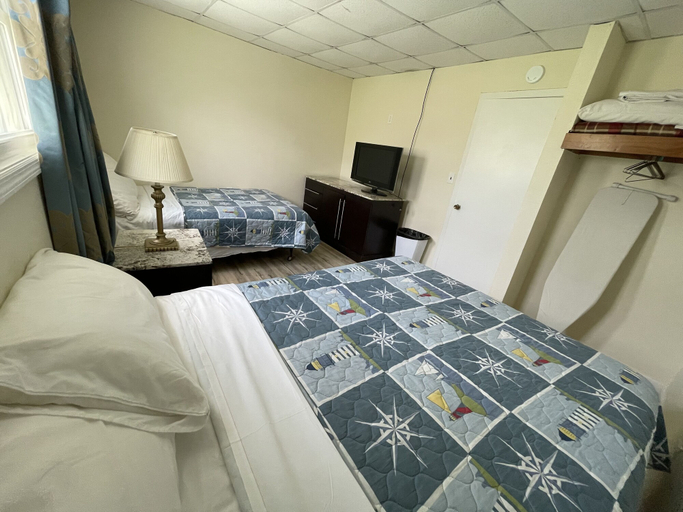 Bedroom 3, Searay Motel, Cape May