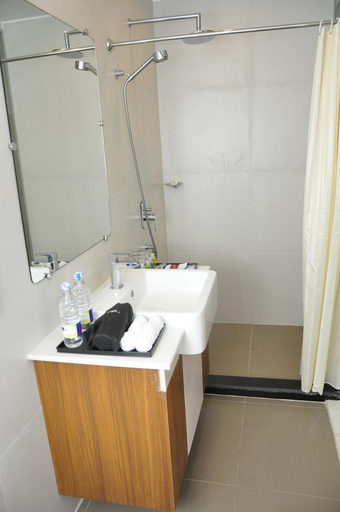 Bathroom 3, The RGN City Lodge, Yangon