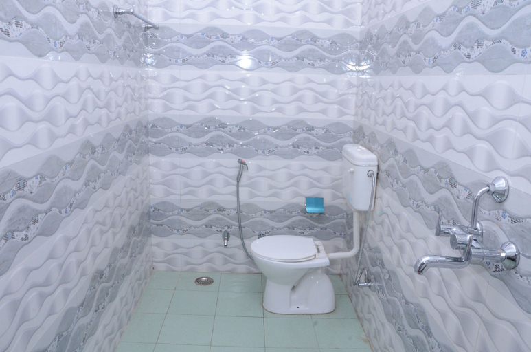 Bathroom 4, Aryavart, Kaushambi
