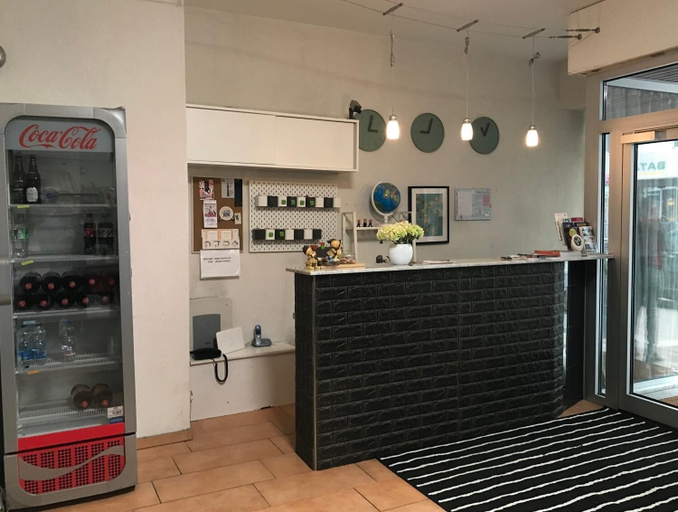 Food & Drinks