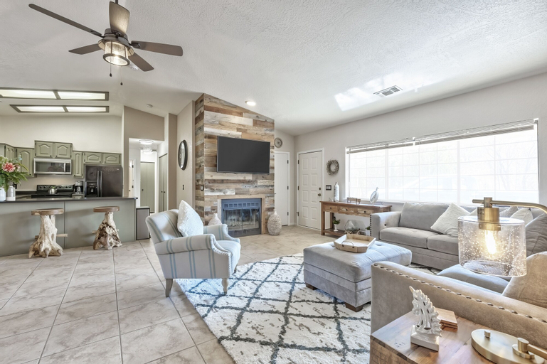 Luxurious Home with Red Rock Views, Yavapai