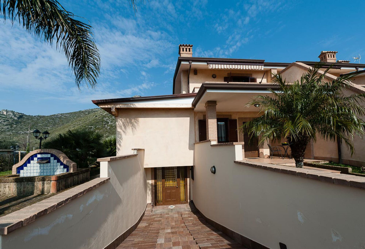 Exterior & Views, Casa Vacanza Polifemo Loft, Latina