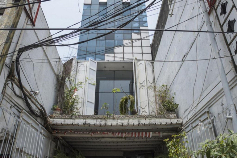 Exterior & Views 16