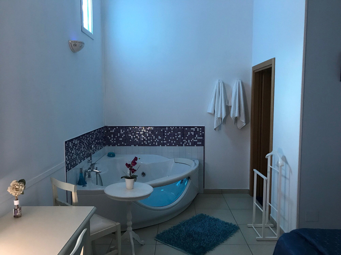 Bathroom 3, Motel 24h, Caserta