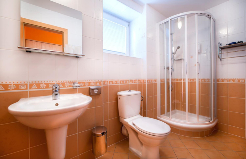 Bathroom 5, Hotel Akademie, Benešov