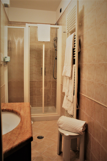 Bathroom 4, Faro Rosso, Perugia