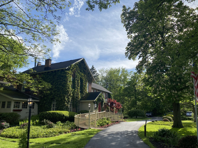 Exterior & Views