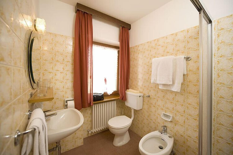 Bathroom, Mason Marmoleda, Trento