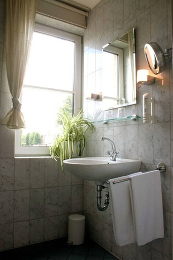 Bathroom 5, Hotel Leano, Lübeck