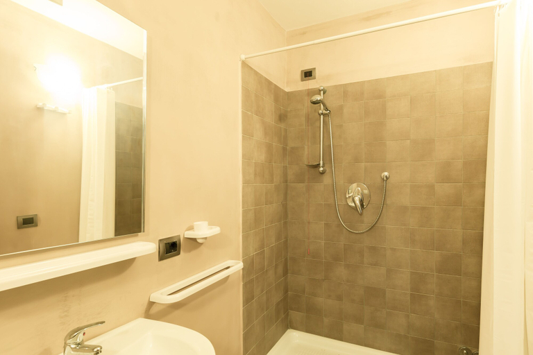 Bathroom 5, Ecoalbergo Bracciano, Rome