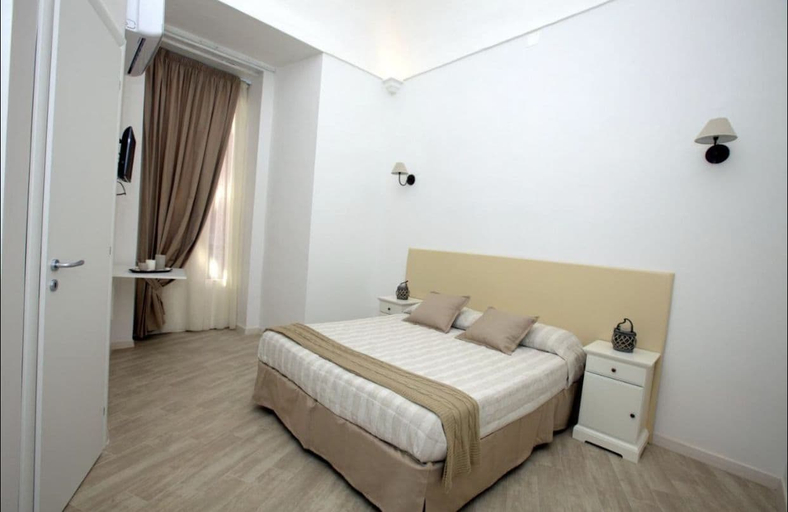 Bedroom 4, Bruno's Historic Home, Napoli