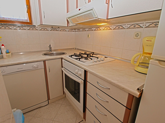 Others 4, Apartment 613, Pula