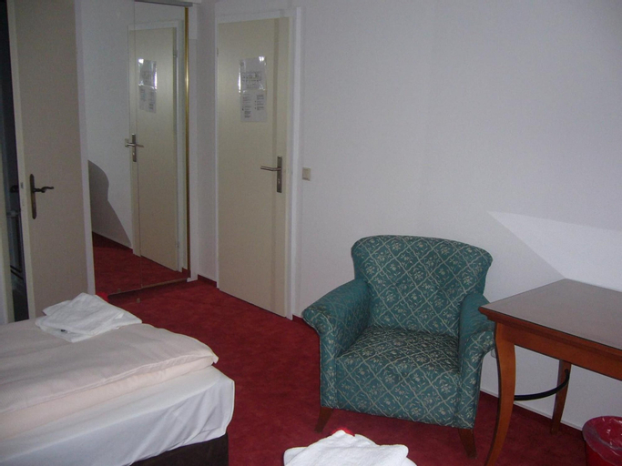 Bedroom 3, Hotel Am Wildpark, Saarpfalz-Kreis