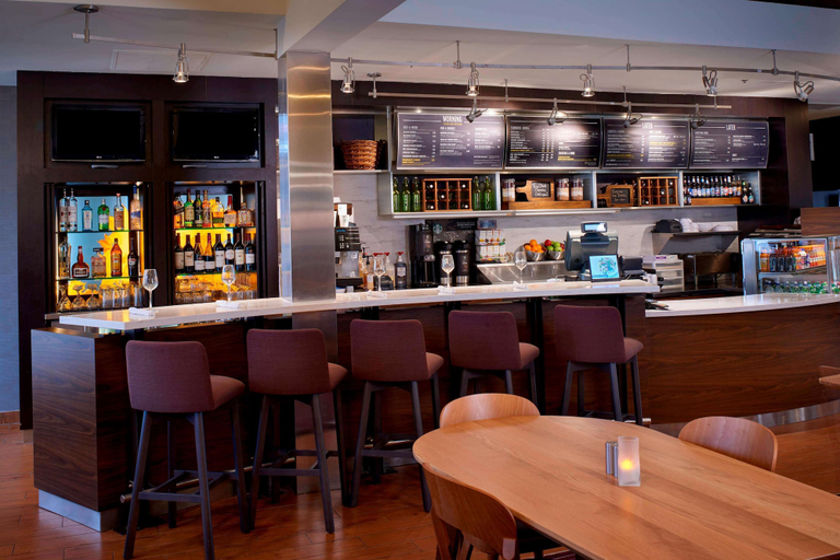 Food & Drinks 5, Courtyard by Marriott Kansas City Airport, Kansas City