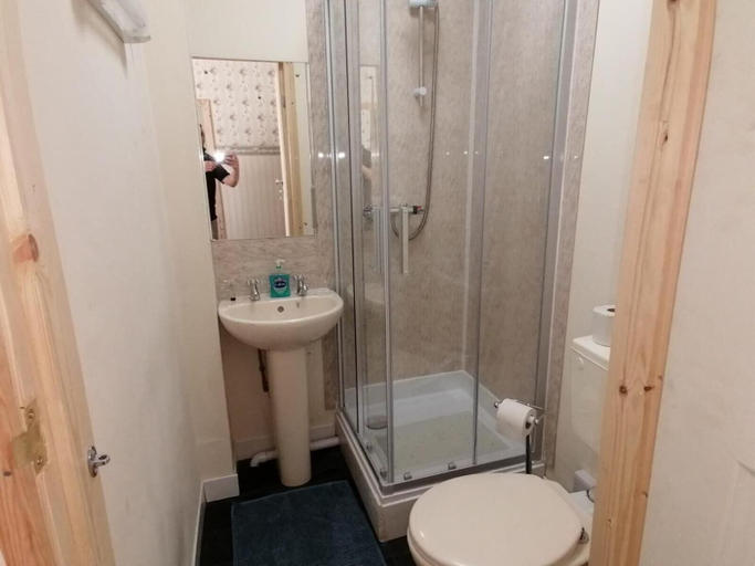 Bathroom 5, Overton Villa Hotel, Conwy