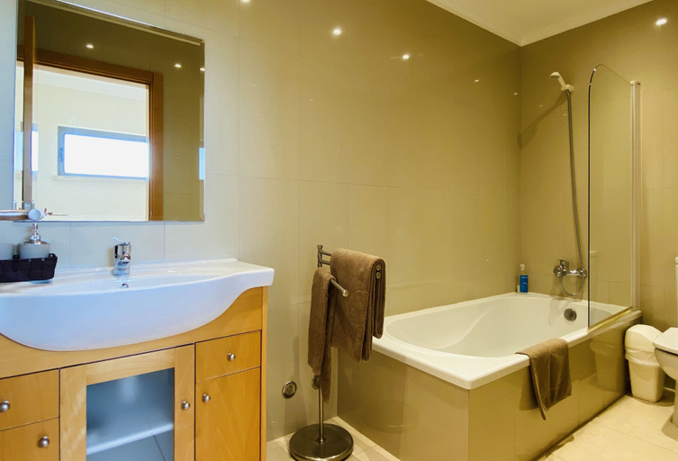 Bathroom 4, Branca CIP, Albufeira