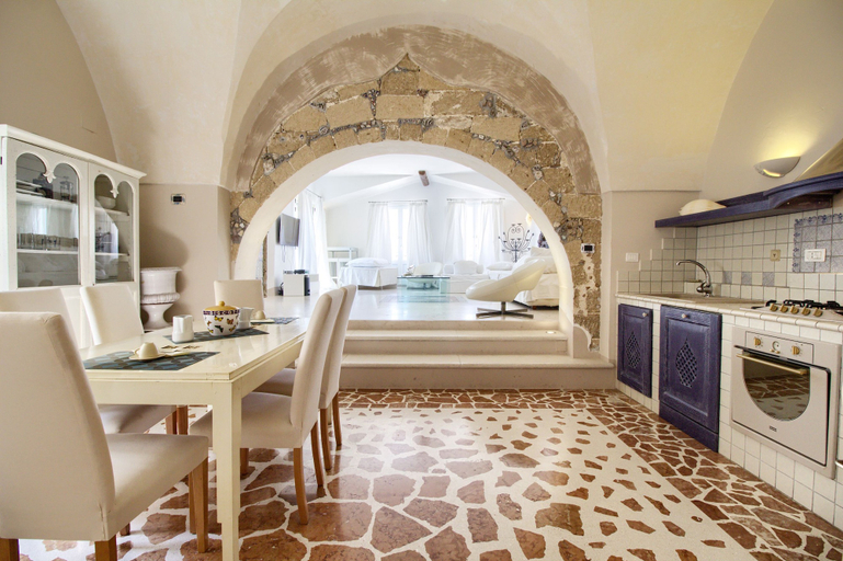 Others 4, New Luxury Attic, Lecce