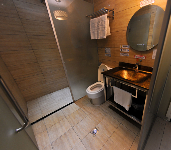 Bathroom 2, Shervinton Executive Boutique Hotel, Tawau