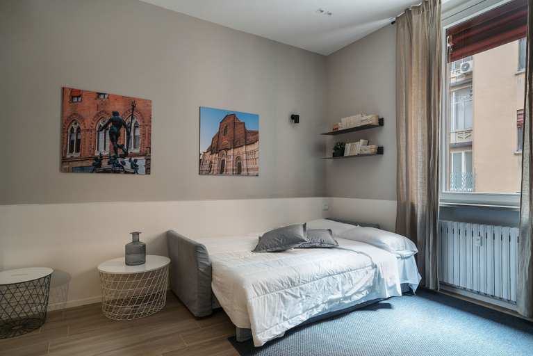 Bedroom 3, San Petronio Central Studio, Bologna