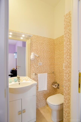 Bathroom 4, Magna Cura Guest House, Roma