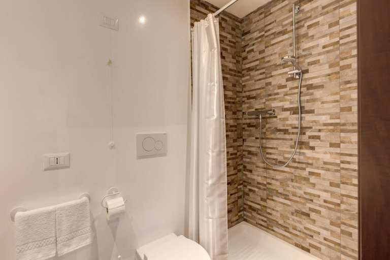 Bathroom 5, Piccolo Trevi Suites, Rome