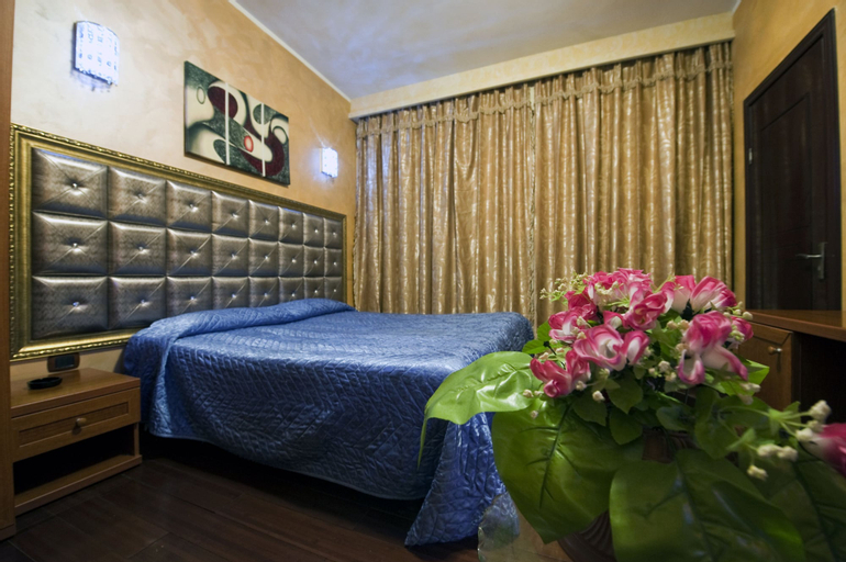 Hotel Bengasi, Torino