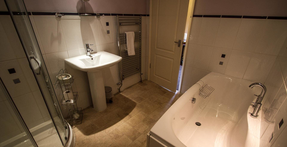 Bathroom 3, Haigs Hotel, Solihull