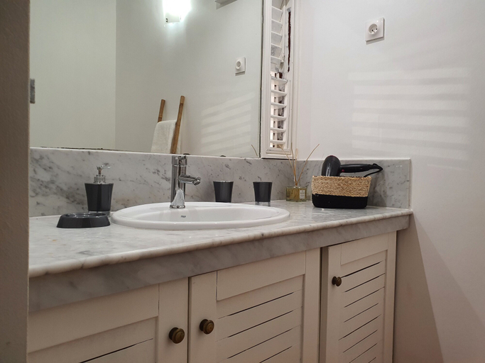 Bathroom, Studio abricot 309, La Trinité