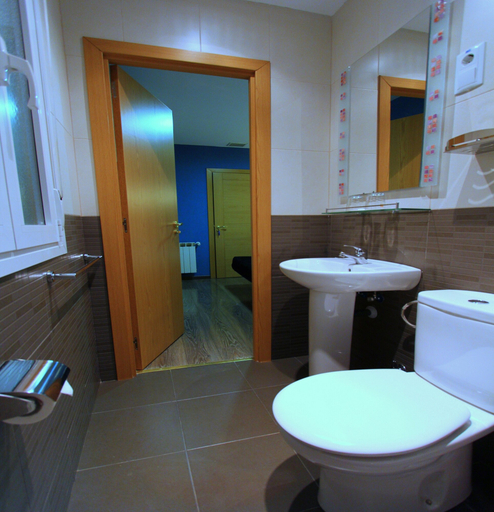 Bathroom 4, Hostal Regio, Madrid