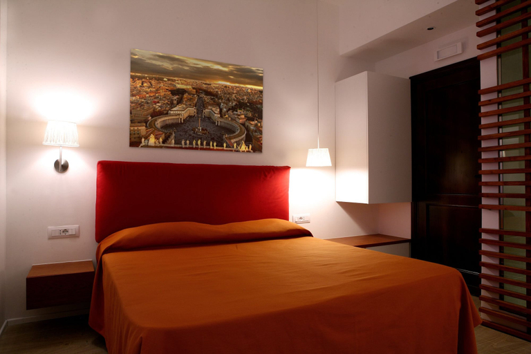 Bedroom 2, Why Not Roma, Rome