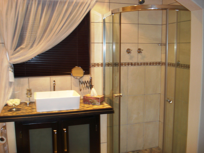 Bathroom 3, Bri-Shel Manor, Ekurhuleni