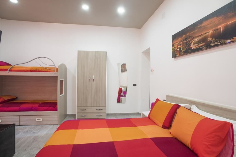 Bedroom 2, La Casa di Luna BnB, Napoli