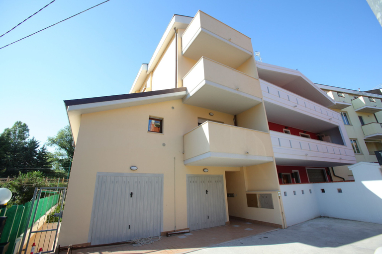 Exterior & Views 2, Moon River, Pescara