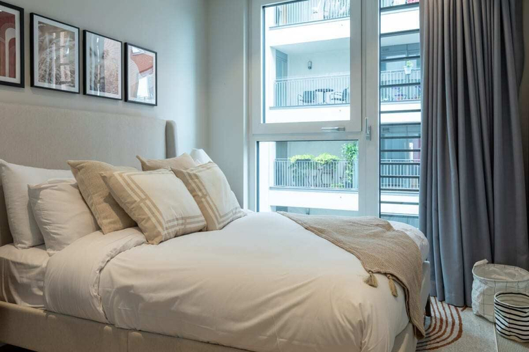Bedroom 2, The Aurora's Nest - Lovely 3bdr With Balcony and Study Room, London