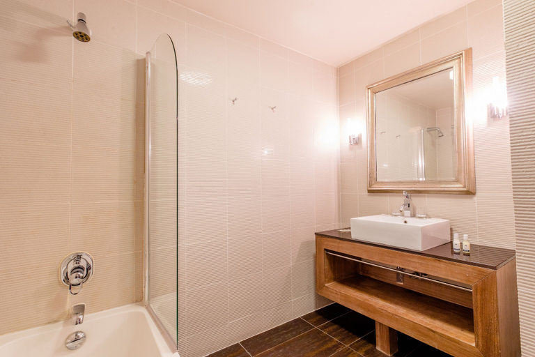 Bathroom 5, Madame Vacances Hotel Ibiza, Isère