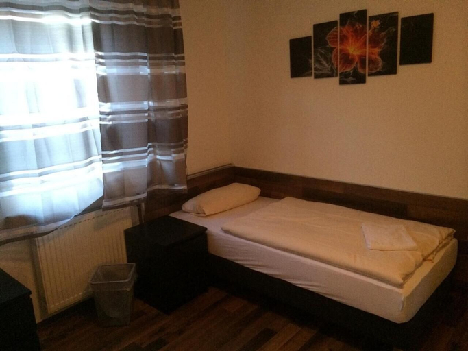 Bedroom 5, Hotel Engel, Karlsruhe