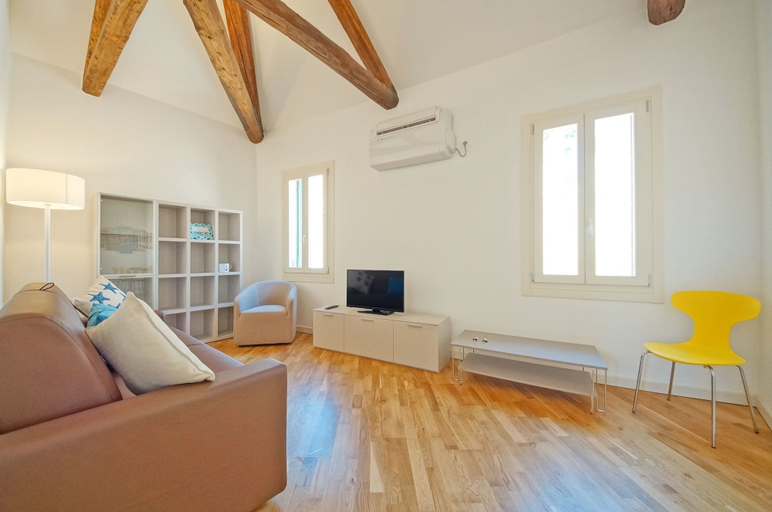 Others 3, DolceVita Apartments N. 394, Venezia