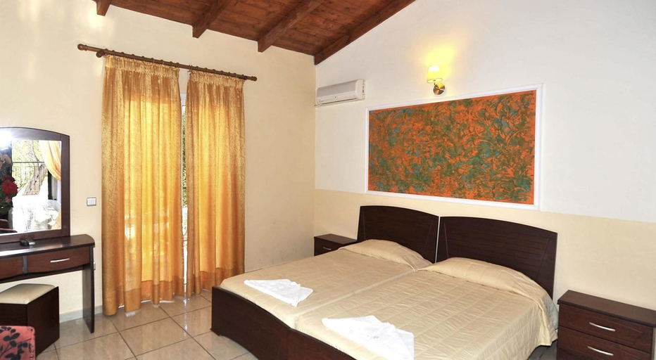 Bedroom 3, Blue Princess Beach Hotel & Suites, Ionian Islands