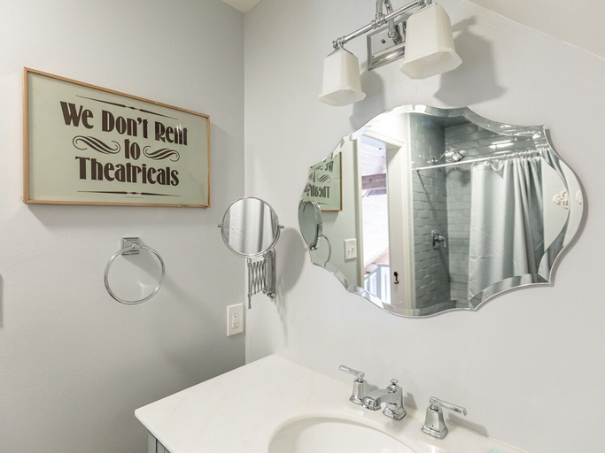 Bathroom 3, Bear Creek Cottage, Putnam