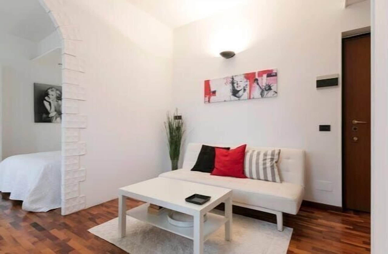 Others 5, Optimus Host Cermenate Apartment, Milano