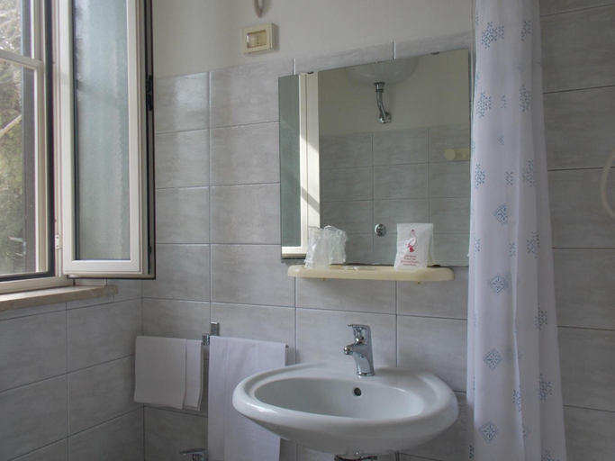 Bathroom 5, Hotel Villa dei Butteri, Latina