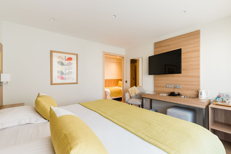 Bedroom 3, Hotel Helios, Alpes-Maritimes