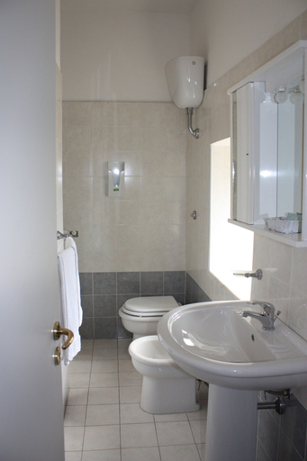 Bathroom 4, Sant'Agostino Guest Rooms, Cosenza
